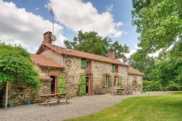 Gîte pour 10 personnes, avec jardin à Nieul-le-Dolent