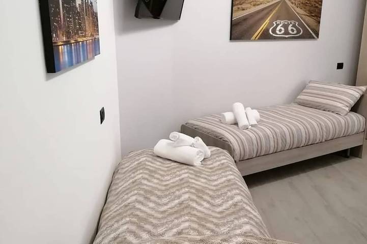 Apartamento entero, Bnbook - Two-Bedroom Apartment Near the Train Station in Ρ, Provincia de Milan