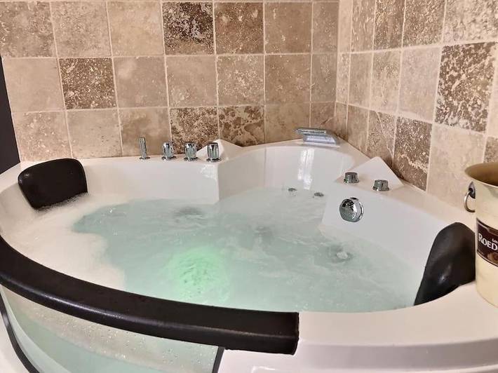 Gîte pour 2 personnes, avec terrasse et jacuzzi à Villeneuve - 2