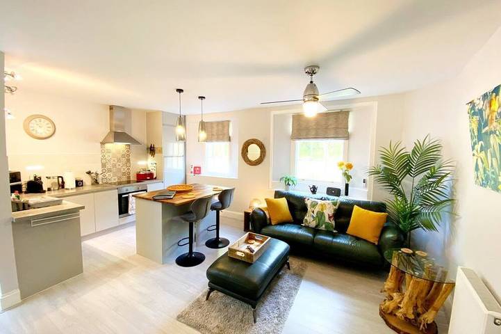 Log cabin for 2 people, with terrace and garden in Torquay