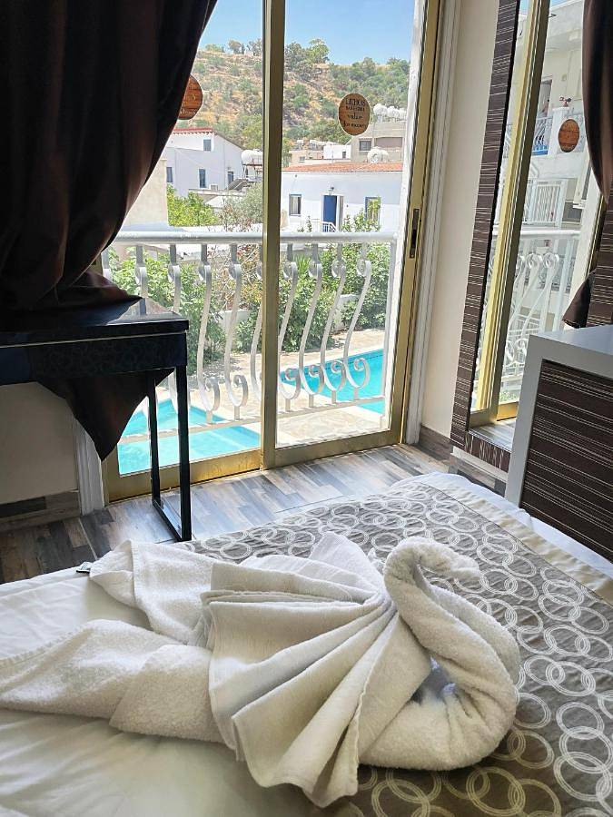 Location de vacances pour 2 personnes, avec piscine ainsi que jardin et bassin pour enfant dans Oróklini - 4