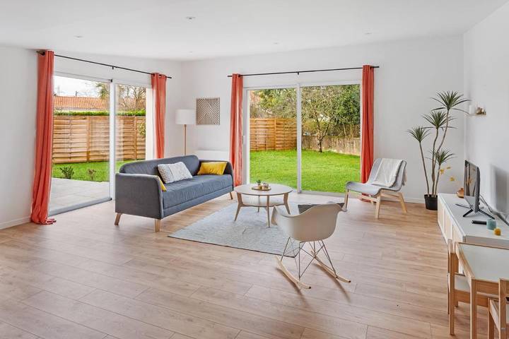 Location de vacances pour 8 personnes, avec jardin à Saint-Sébastien-sur-Loire