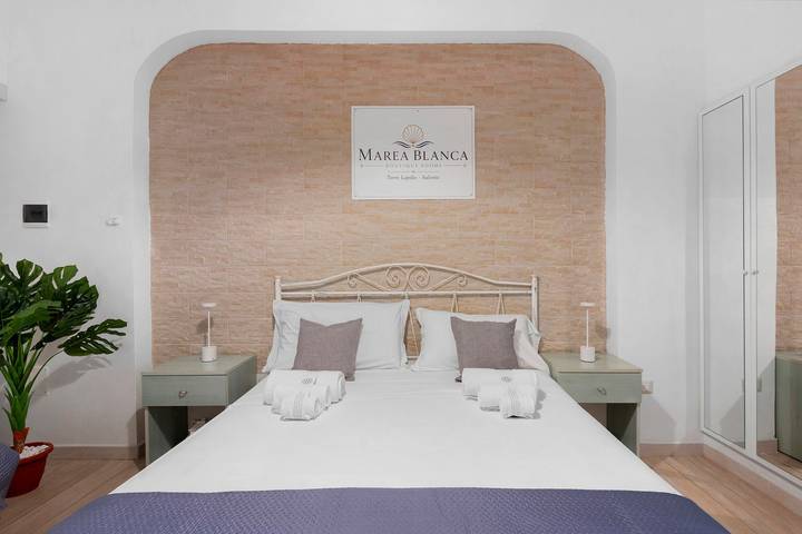 Oceana – Spacious Quadruple Room at Marea Blanca in Porto Cesareo, Gulf of Taranto