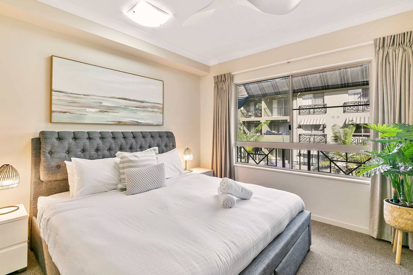 Entire apartment, Lux Cairns - 9 Pools  Bbq and Gym in Parramatta Park, Cairns
