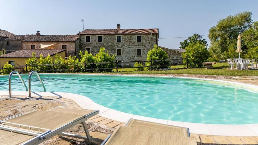 Agriturismo per 4 persone, con Terrazza e Idromassaggio nonché Giardino e Piscina in Montefeltro
