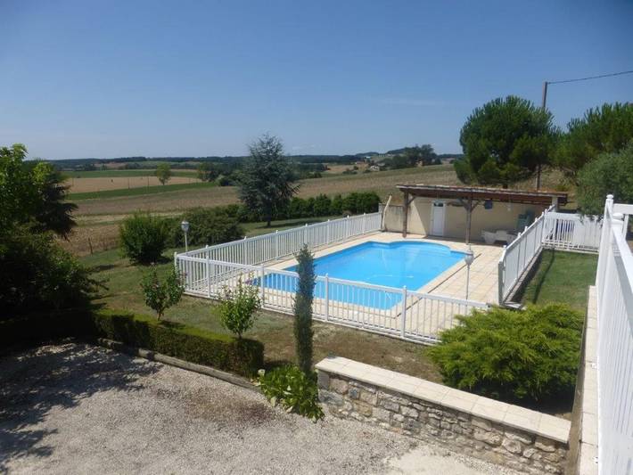Location de vacances pour 19 personnes, avec Terrasse ainsi que Jardin et Piscine à Monségur (Lot-et-Garonne)
