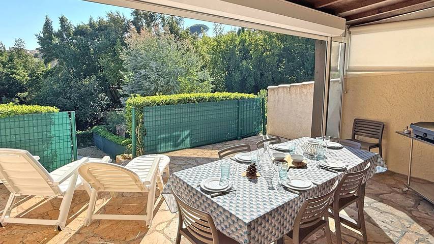 Location de vacances pour 6 personnes, avec piscine ainsi que jardin et terrasse dans Plage De La Croisette Sainte Maxime - 2