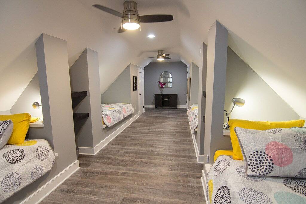 Clean, Modern, Lake Keowee Retreat Near Clemson in Lake Keowee