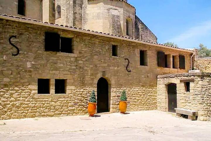 Location de vacances pour 6 personnes, avec piscine ainsi que jardin et terrasse à Sauveterre - 2