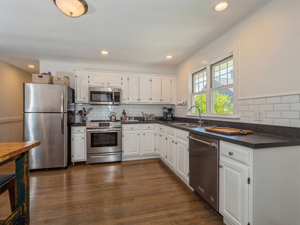 Two Bedroom Cottage Close To Town in Litchfield County