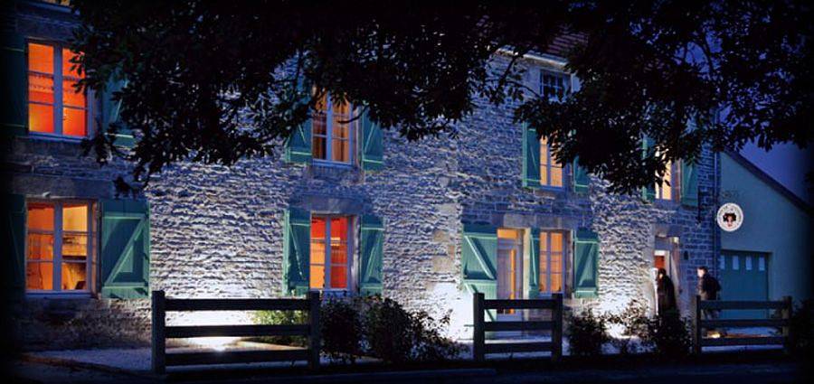 Gîte pour 15 personnes, avec Terrasse ainsi que Jardin et Sauna