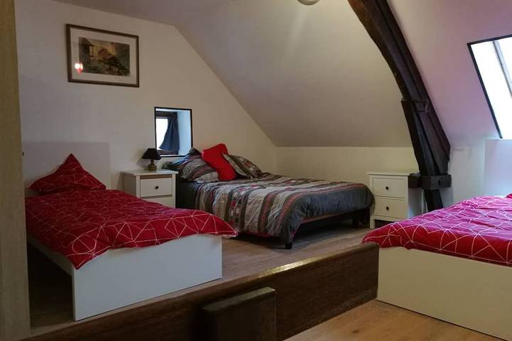 Location de vacances pour 8 personnes, avec jardin et terrasse, animaux acceptés à Châtel-Montagne - 4