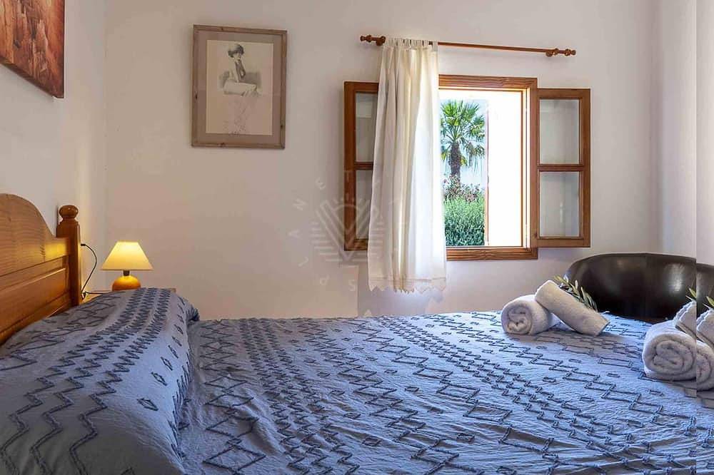 Cas Home, villa with tennis court and private pool in Búger, Majorca Center