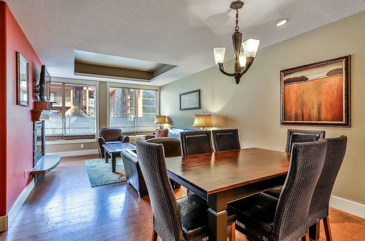 Vacation rental for 6 people, with hot tub and sauna as well as balcony in Canada