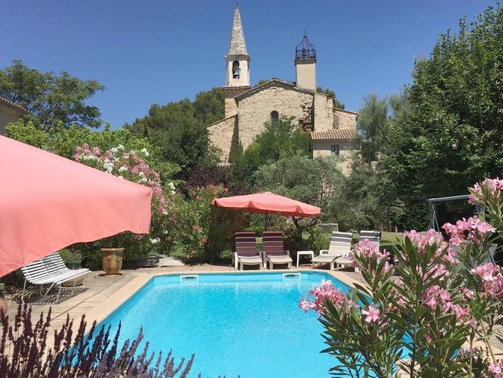 Chambre d’hôte pour 5 personnes, avec Terrasse ainsi que Jardin et Piscine à Loriol-du-Comtat