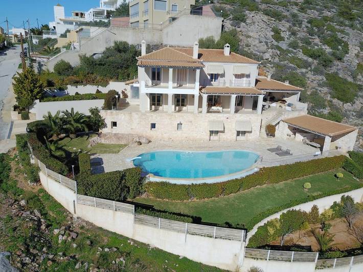 Location de vacances pour 13 personnes, avec piscine ainsi que jardin et jacuzzi dans Saronida - 4