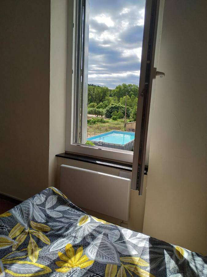 Location de vacances pour 4 personnes, avec vue et terrasse ainsi que jardin et piscine à Pierrerue - 4