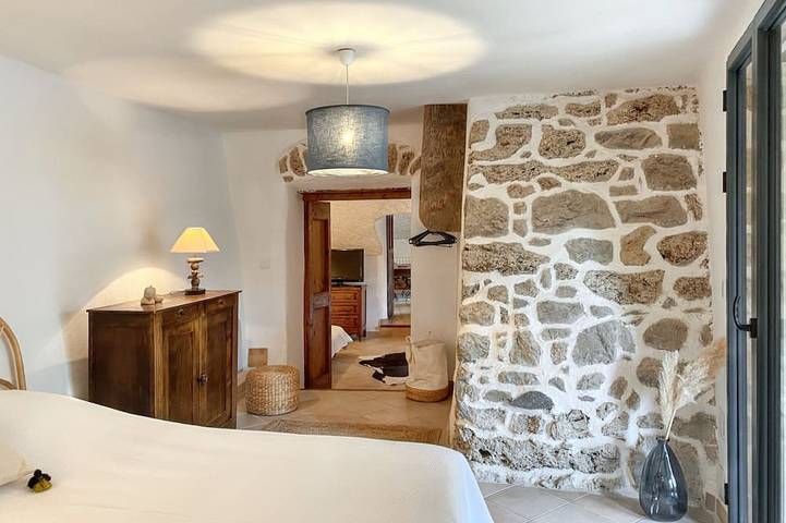 Location de vacances pour 9 personnes, avec jardin et piscine à Saint-Julien-de-la-Nef - 3