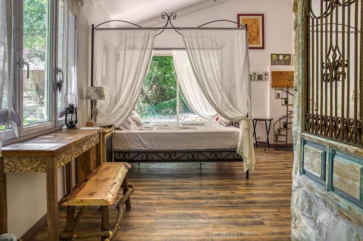 Location de vacances pour 4 personnes, avec jardin à Méounes-lès-Montrieux - 2