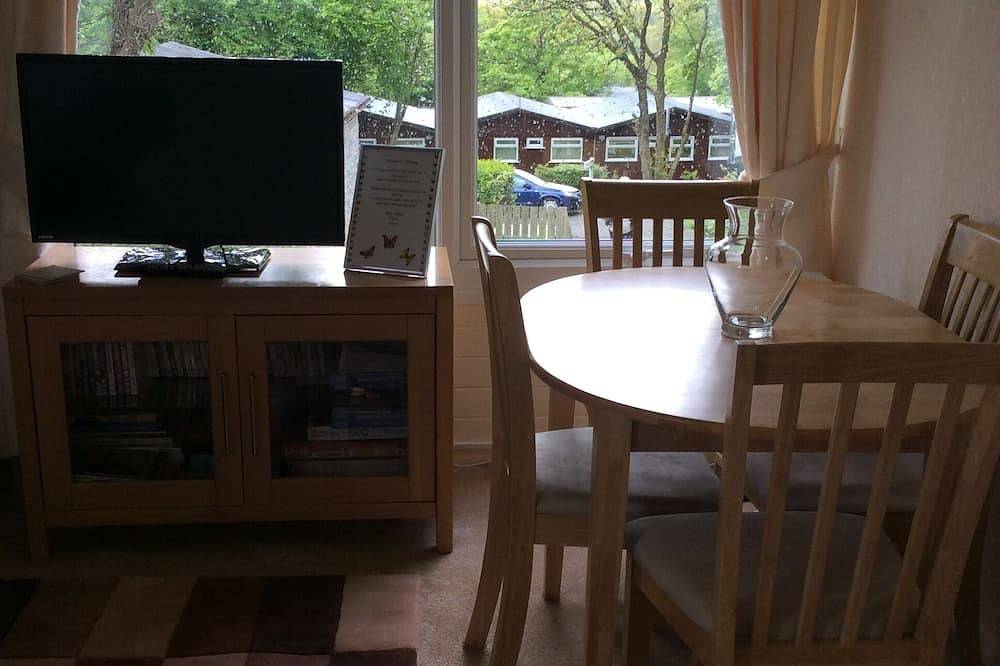 Self Catered chalet, Family & Pet friendly.Woodlands in Cornwall