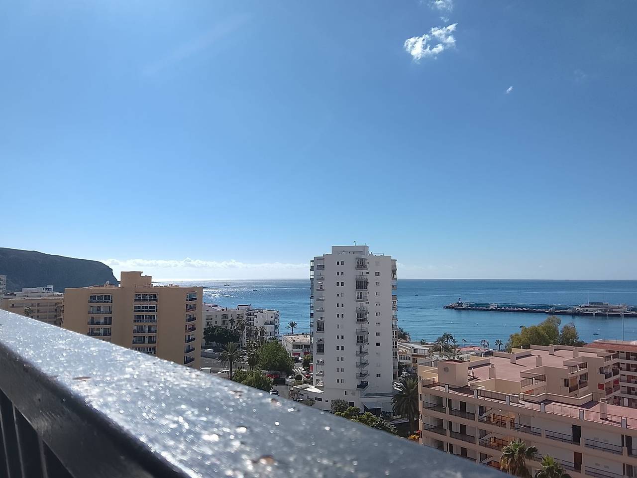 Entire apartment, 'Achacay Beach' Holiday Apartment with Sea View, Pool and Wi-Fi in Los Cristianos, Arona