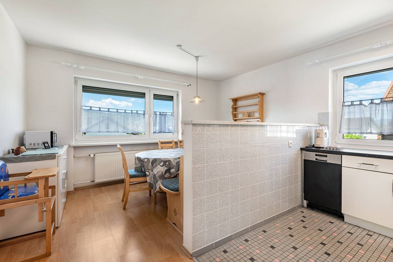Apartamento inteiro, Apartamento 'Fewo Arber até 10 P, Vista Montanha' com Varanda, Vista Montanha e Wi-Fi in Frauenau, Šumava Mountains