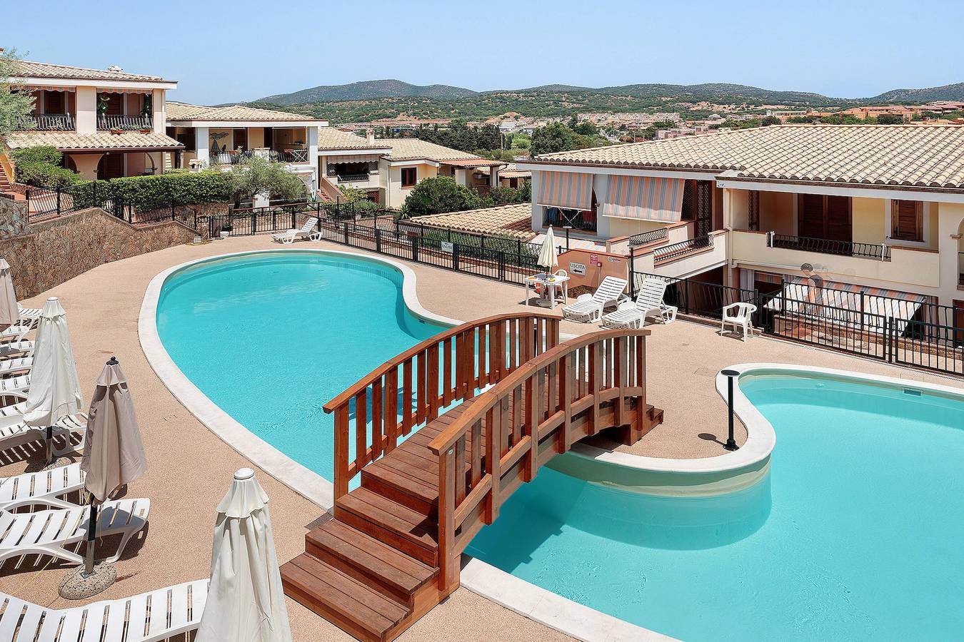 Ferienhaus 'I Girasoli' mit Gemeinschaftspool und privater Terrasse in Crabonaxa/Villasimius, Villasimius