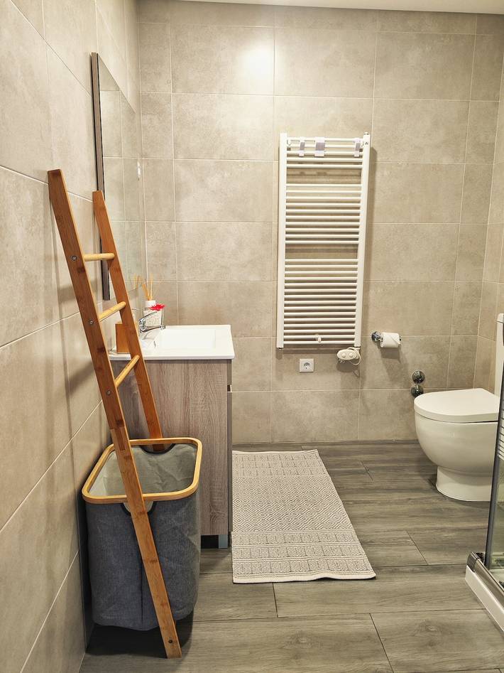 Ganze Ferienwohnung, Tiny House 'Casa Amarela' mit Meerblick, Gemeinschaftspool und WLAN in Viana do Castelo Distrikt