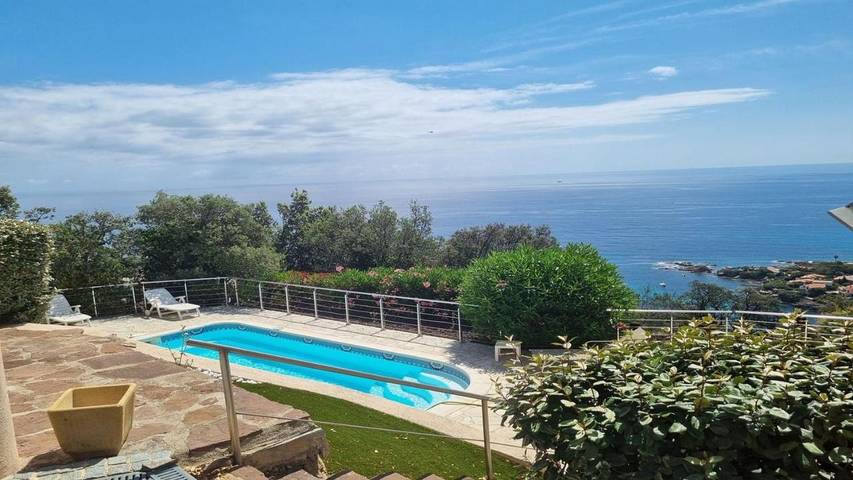 Chalet para 8 personas, con terraza además de piscina y jardín - 1