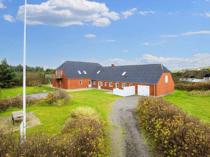 Ferienhaus für 22 Personen, mit Terrasse und Sauna in Ulfborg
