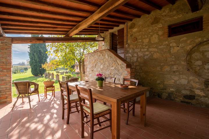 Villa 'Il Fienile Il Sole Verde' con piscina condivisa e Wi-Fi in Bucine (Gemeinde), Chianti