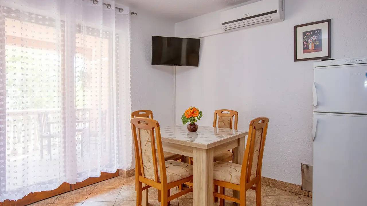 Ganze Ferienwohnung, Ferienwohnung für 5 Personen (37 m²) in Jezera in Tisno, Murter