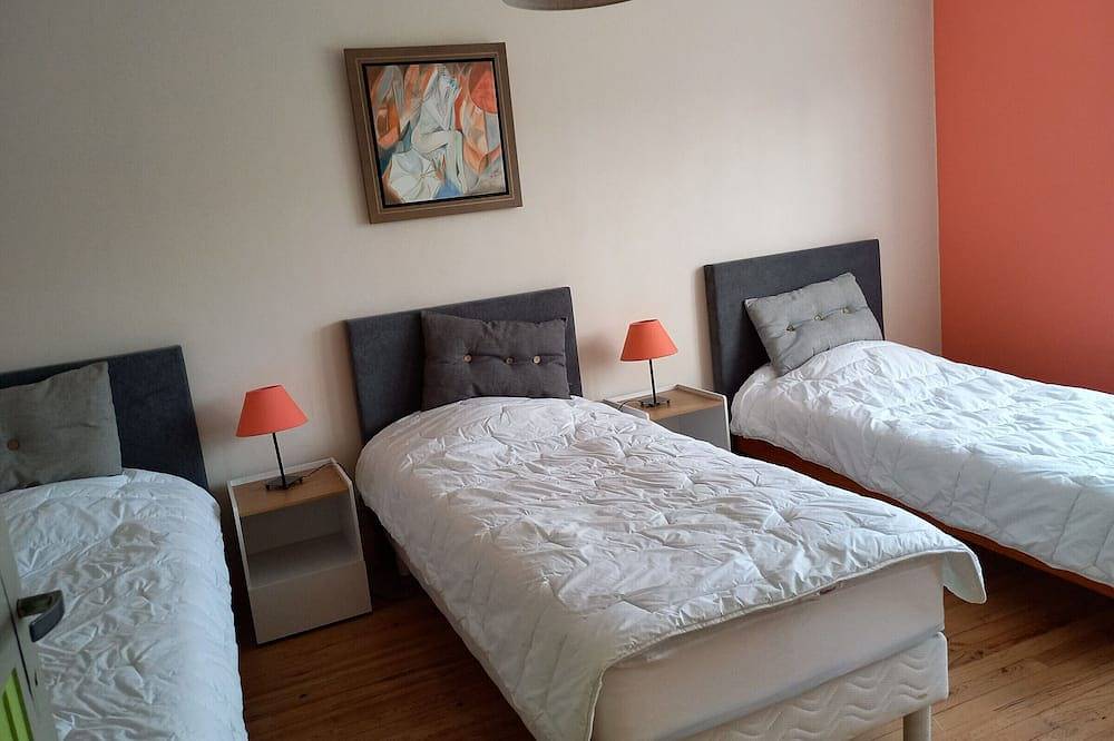 Spacieuse maison confortable avec jardin, à 20 min du centre-ville et proche du circuit des 24H du Mans in Le Mans, Sarthe