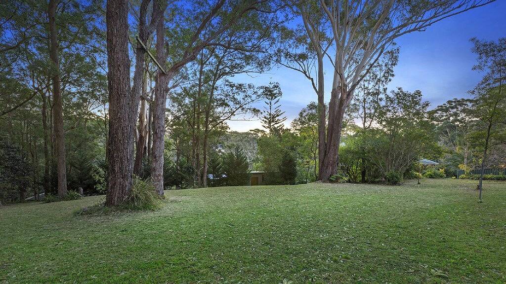 Die Allee - Strand und Buschhütte in Avoca Beach, New South Wales