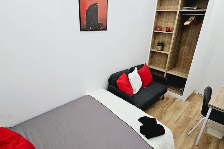 Entire apartment, Large Apartment, Ideal for Groups, Very Close to Barcelona and the Beach in Badalona, Barcelonès
