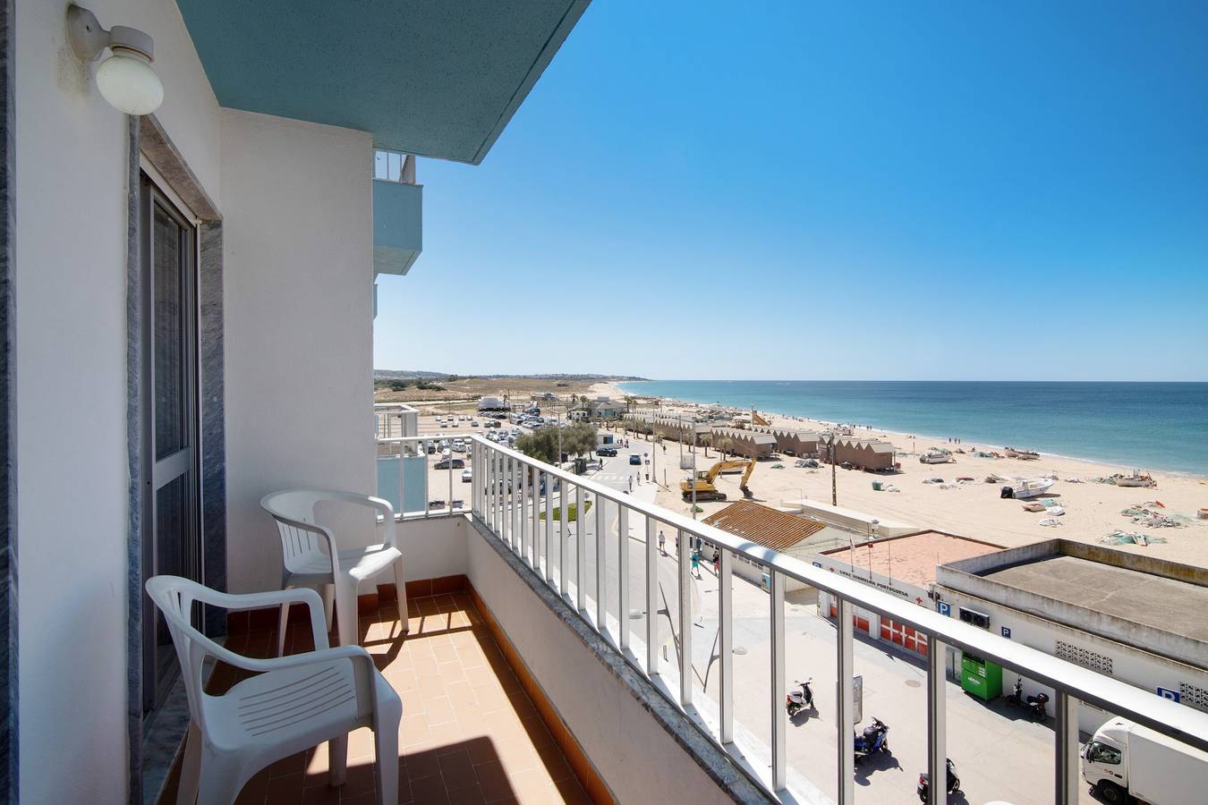 Appartement entier, Appartement Vista Mar 4ºe sur la plage avec vue sur la mer, climatisation et balcon. in Armação de Pêra (costa), Armação de Pera