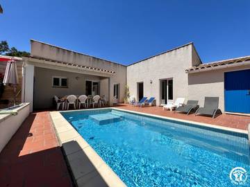 Gîte pour 10 personnes, avec jardin et piscine, animaux acceptés à Roquefort-des-Corbières