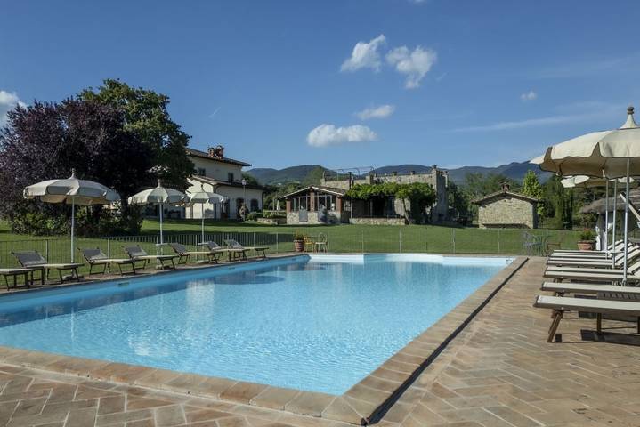 Villa per 20 persone, con giardino e piscina nonché sauna a Poppi