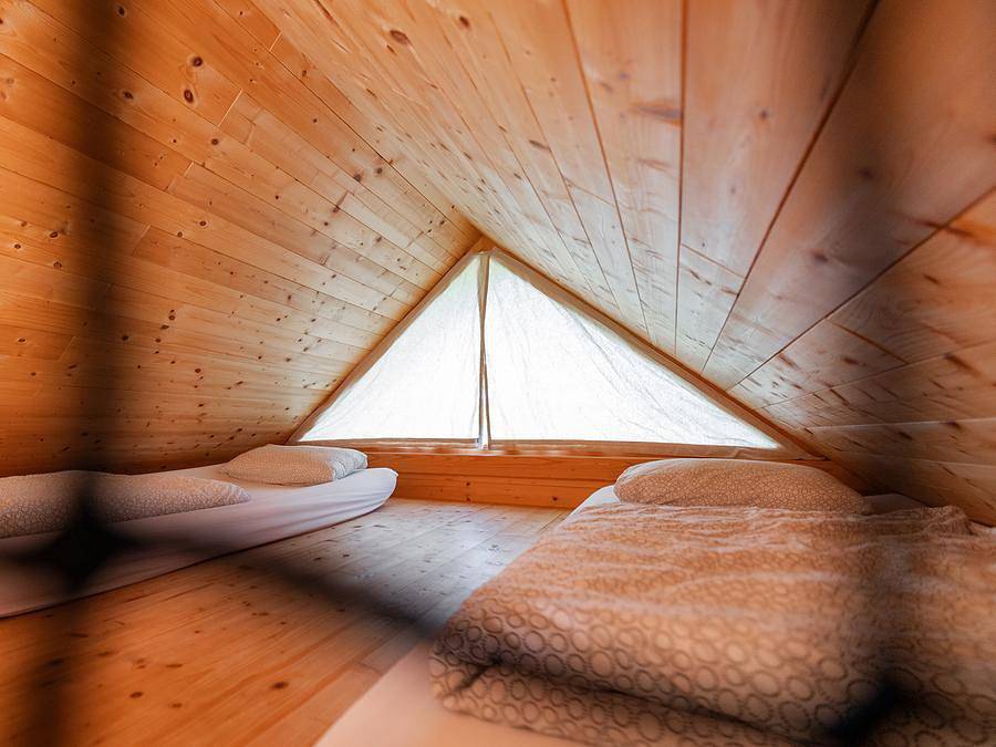Glamping Kolpa Resort - Chalet 4 personen - Wooden house His, 22m² - Private Toilette, Sink & Outdoor Tub in Möttling, Slowenien
