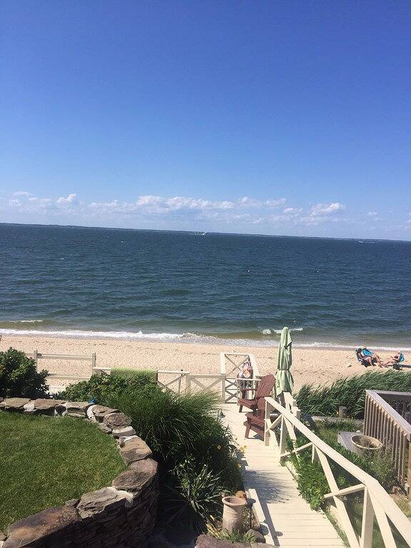 Holiday home for 6 people, with hot tub and balcony as well as garden, with pets in The Hamptons