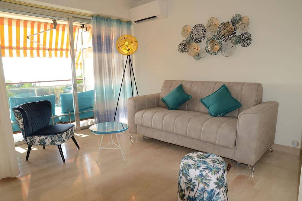 Ganze Wohnung, Cannes Eden. Großes Studio mit Meerblick, Zugang zum Strand, ruhig, Swimmingpool und Tennis. in Vallauris, Mittelmeerküste (Frankreich)