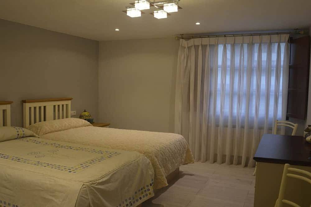 La Casa Blu Di Las Caldas in Oviedo, Montagne Cantabriche