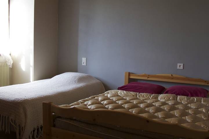 Gîte pour 6 personnes, avec jardin et balcon, animaux acceptés à Arlempdes - 3