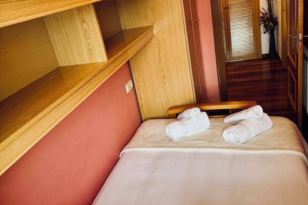 Ganze Wohnung, Relax in the center of Llanes and 50m from the beach. in Puertu Chicu (Llanes), Llanes