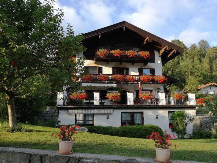 Ferienwohnung für 3 Personen, mit Balkon und Terrasse sowie Garten in Bayrischzell