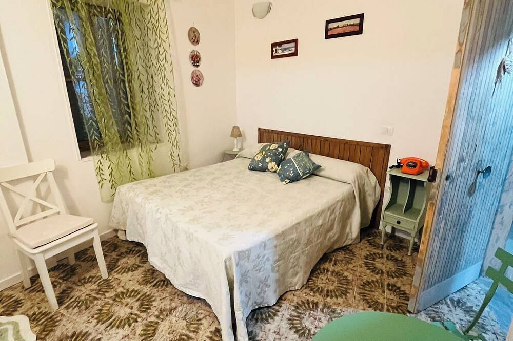 Guesthouse in the heart of Minturno.  Located in the historic center of the village. in Minturno, Latina Province