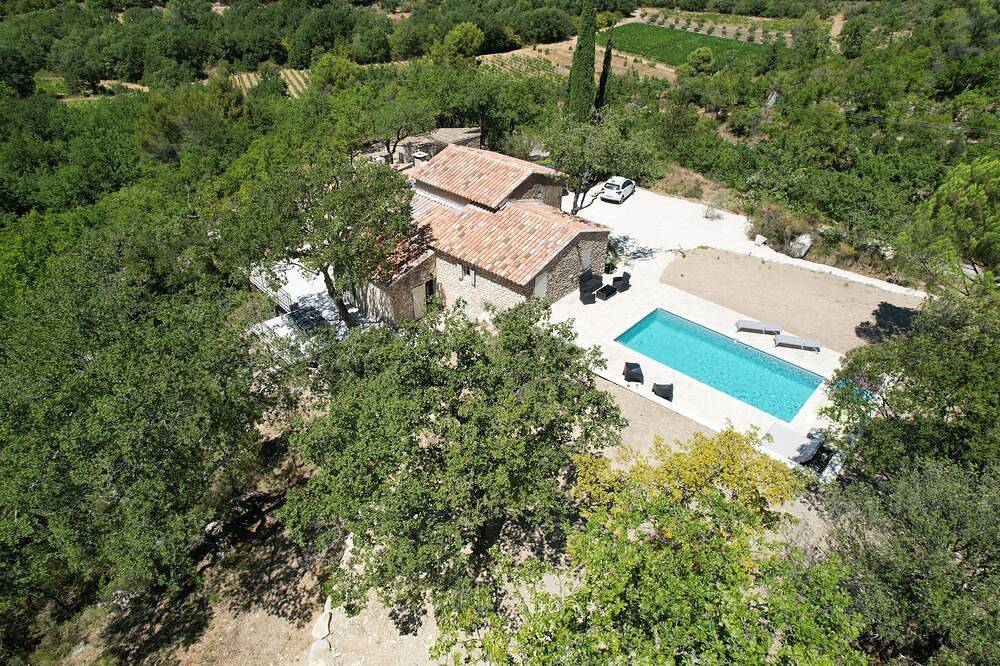 Magnificent Restored Mas With View On The Heights Of Venasque in Venasque, Parc naturel régional du Mont-Ventoux