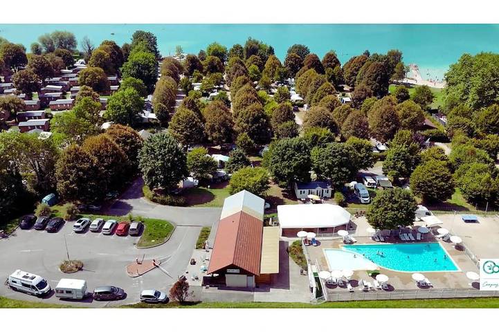 Camping für 4 Personen im Jura