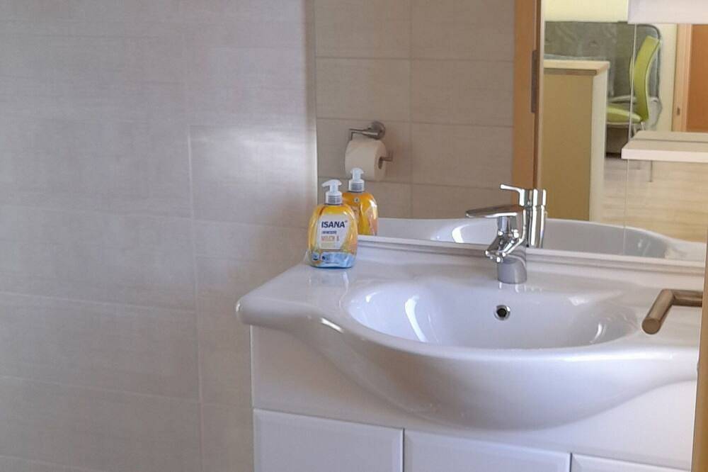 Entire apartment, Wiesengrund - Family Pension & Apartments Lindenhof in Kachlin, Dargen