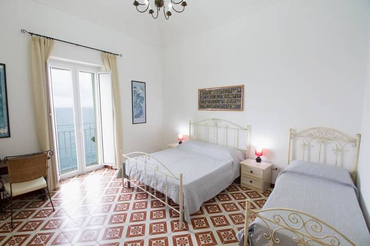 Gîte pour 5 personnes, avec balcon et vue, adapté aux familles à Tropea - 4